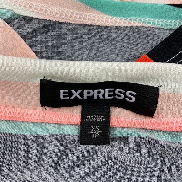 Express Color Block Top - Picture 3 of 5